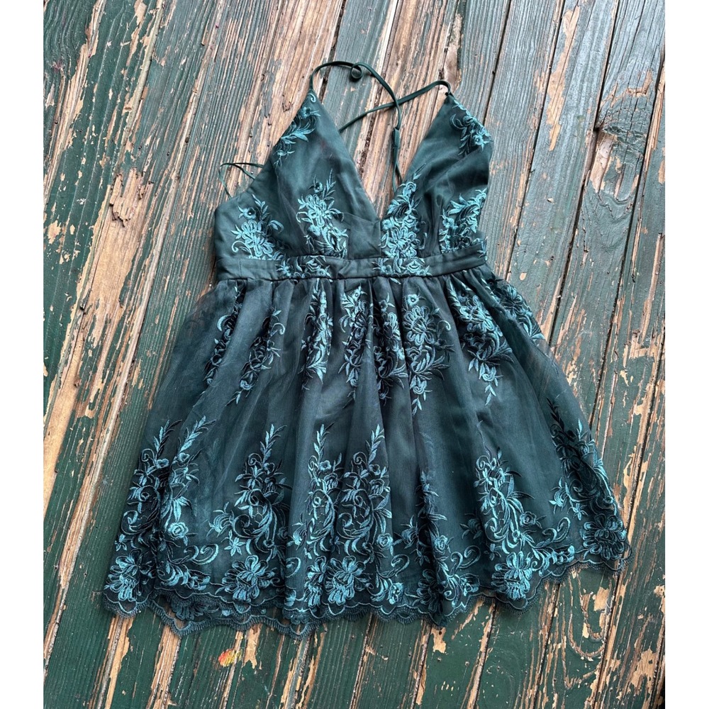Blue Rain Forest Green Embroidered Mesh Halter Mini Dress Size Medium A4419